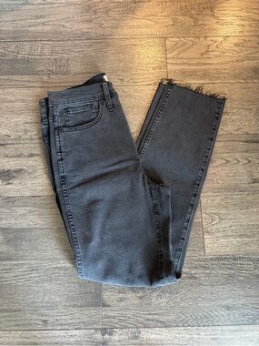 Madewell, Women’s Black High-Rise Raw Hem stovepipe Jeans, size 26